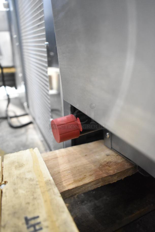 Red control knob of CPG GT-CPG-60-NL countertop griddle. Natural gas, 150,000 BTU, thermostatic. Scratch and dent condition.