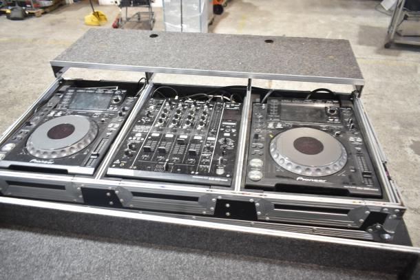 Pioneer CDJ-2000/DJM-900 Nexus DJ Station, two CDJ players, one mixer, durable road case, good condition.