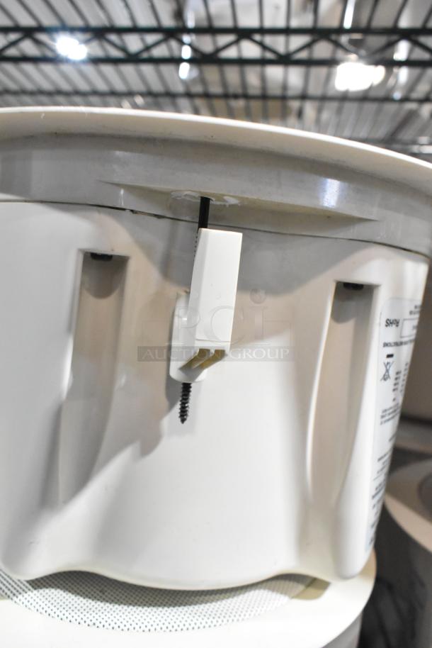 4 Bose FreeSpace DS 16F Loudspeakers, white, ceiling-mount design, good condition, visible mounting hardware.