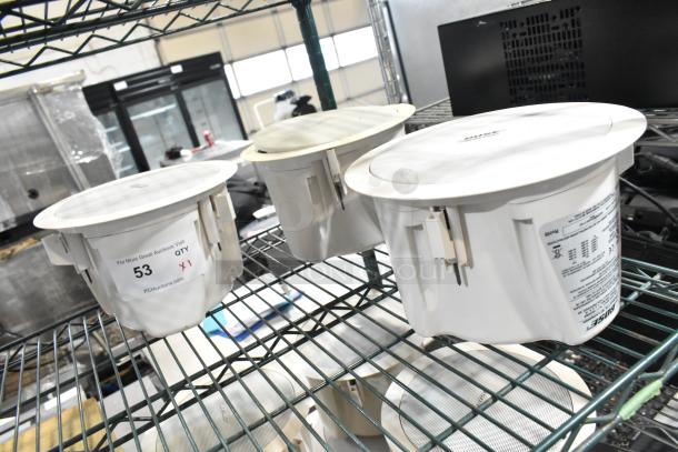 3 Bose FreeSpace DS 16F Loudspeakers on a shelf, white casing, intact labels, excellent condition, quantity 3.