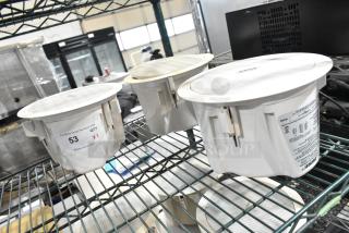 3 Bose FreeSpace DS 16F Loudspeakers on a shelf, white casing, intact labels, excellent condition, quantity 3.