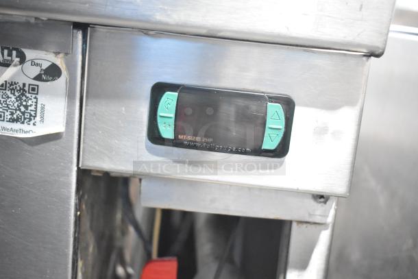 Commercial pizza prep table with digital display, 115 volts, 1 phase. Visible QR code and "Day & Nite" label.