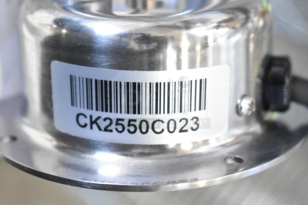 Avantco Commercial 2 Head Lamp, 115V, 1 Phase. Features label with barcode CK2550C023. New condition.