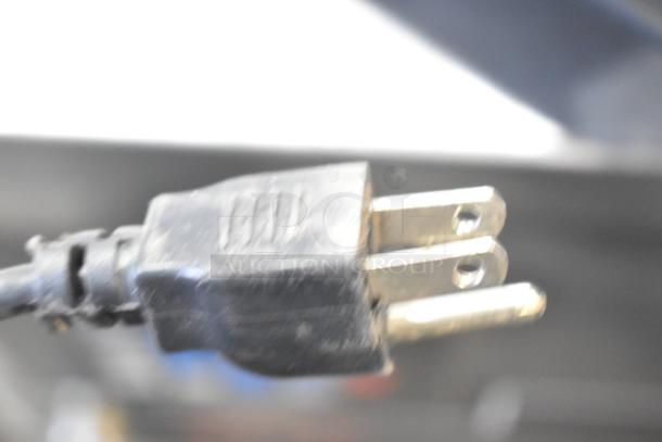 2025 Hobart HTi-7LH4W commercial countertop scale plug. 120/208-240 volts, 1 phase. Tested and working condition.