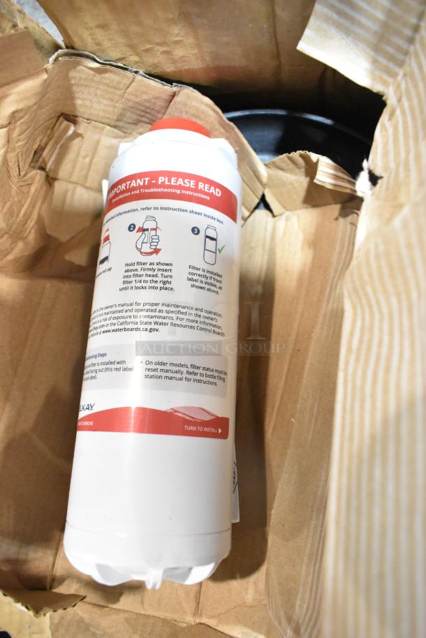 Water filter replacement cartridge in box with installation instructions, part of auction lot. Includes Aladdin Temp-Rite trays.