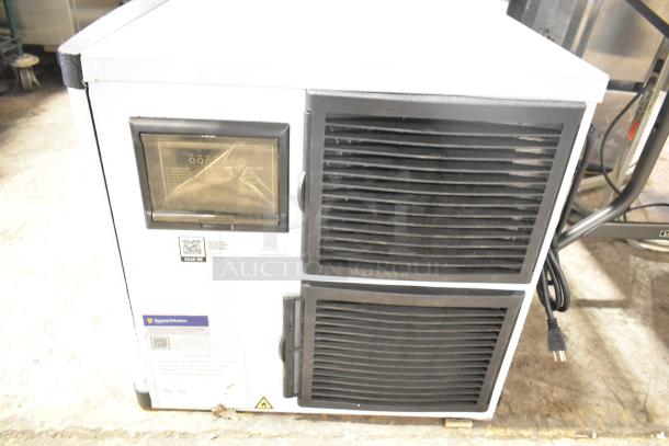 BRAND NEW SCRATCH AND DENT Avantco 194MCH430A Modular Half Cube Ice Machine, 400 lb capacity, 115V. Slight exterior damage visible.