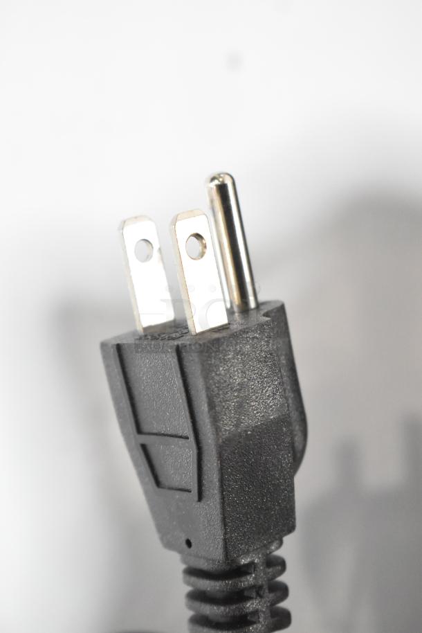 Close-up of a power plug for the Avantco 194MCH430A Commercial Ice Machine, 115 Volts, 1 Phase, new with minor dents.