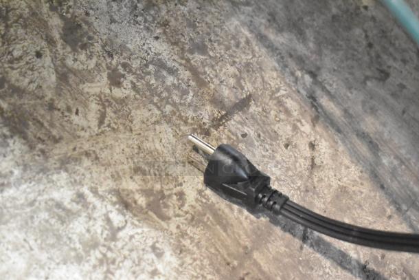 Plug of a scratch and dent unit, 115 Volts, 1 Phase. Appears new, slight surface imperfections on body.