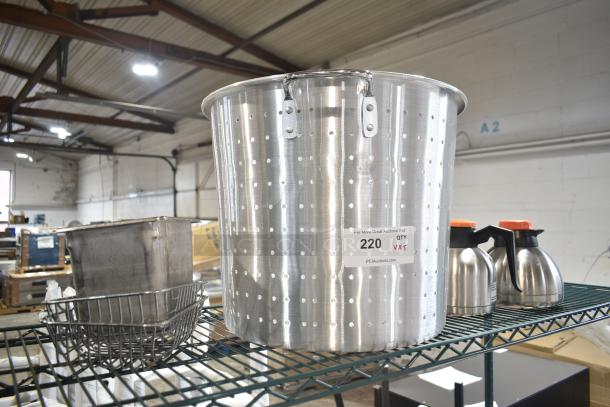 5-piece scratch and dent kitchen set, features 2 SQ-19B&O 1.9L stainless steel coffee decanters, colander, 2 wire baskets, and drop-in bin.