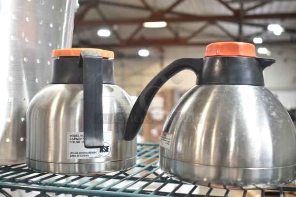 5 brand new scratch and dent items, including 2 SQ-19B&O 1.9L stainless steel coffee decanters; labels show model details.