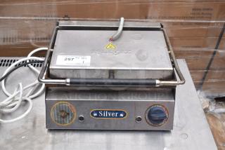 Isikgaz 2030-12 Countertop Panini Press, 220-230V, 1 Phase, used condition, visible brand label.