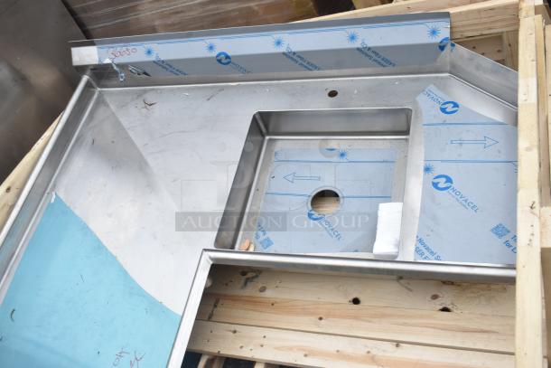 BRAND NEW SCRATCH AND DENT! Eagle Group SDTCIL-60-16/3, 60" 16-gauge stainless steel left dishlanding L-shape dishtable. No legs.