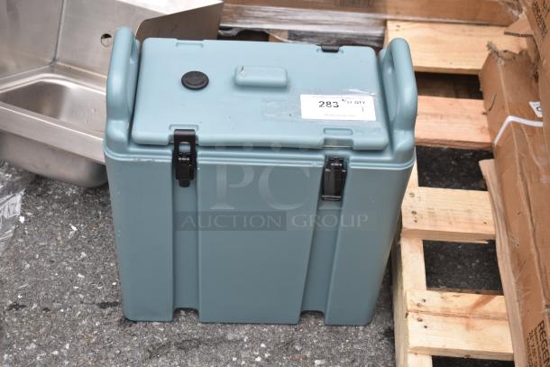 BRAND NEW Cambro 250LCD401 Camtainer®, 2.5 Gallon Slate Blue Insulated Beverage Dispenser, slight dent, tags visible.