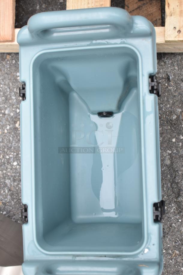 BRAND NEW Cambro 250LCD401 Camtainer, 2.5 Gallon, Slate Blue, Insulated Beverage Dispenser, Scratch and Dent.