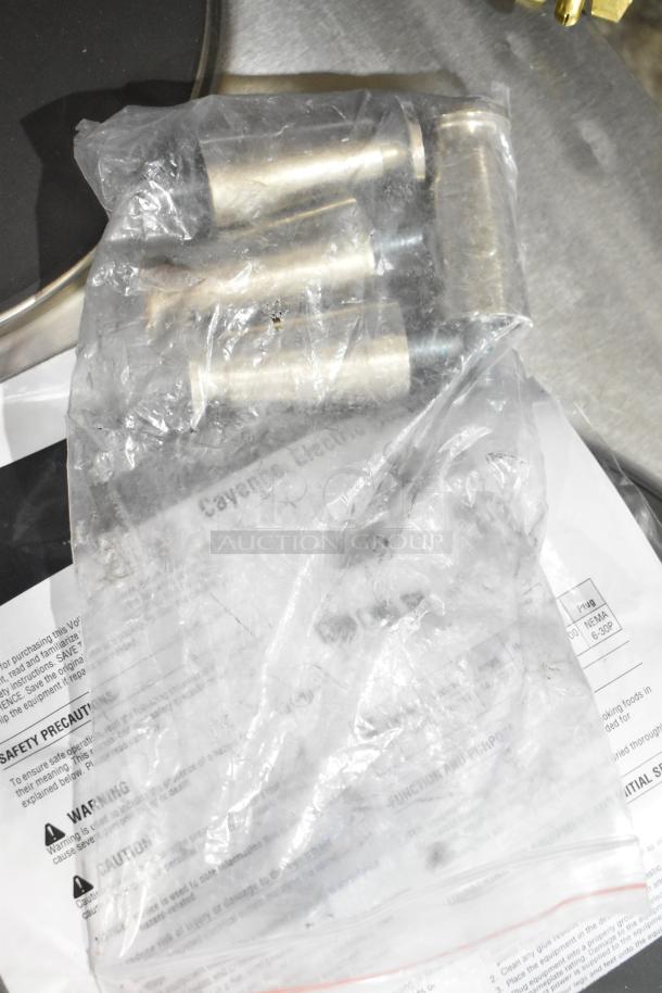 Brand new Vollrath Cayenne STA8002 2 burner electric hot plate, 208/240 volts, 1 phase, scratch and dent condition.