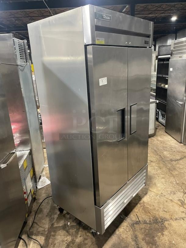 True T-35-HC stainless steel 2-door reach-in refrigerator, on casters, with wired rack, model SN: 9533160, 115V 1 Phase.