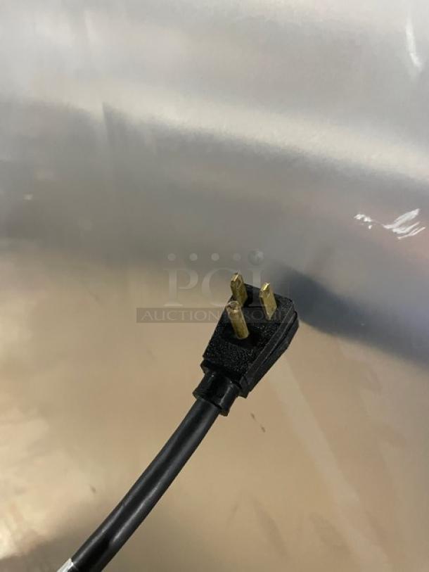 True Commercial T-35-HC stainless steel 2-door reach-in refrigerator, wired rack, 115V 1 Phase, on casters, SN: 9533160.