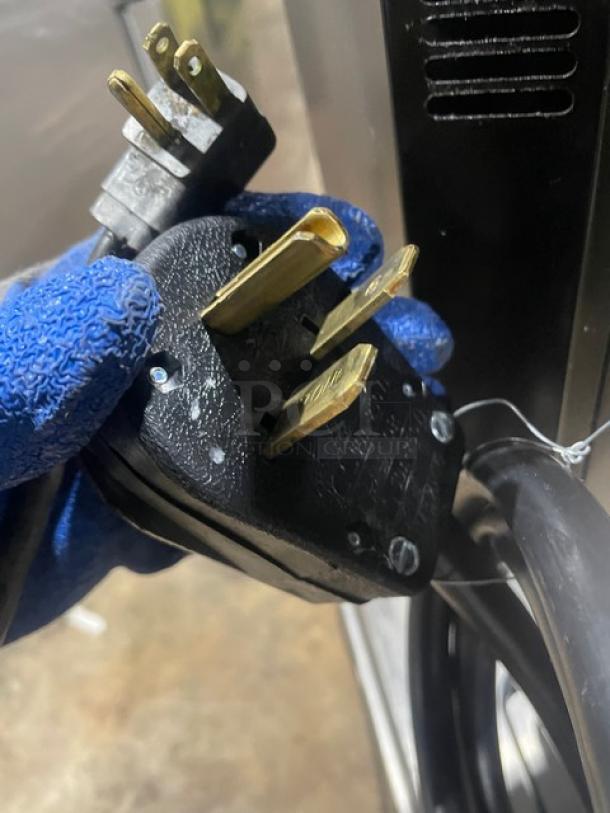 Menu Master MXP22TLT convection/microwave oven plug. Stainless steel, 208/240V, countertop model on legs.