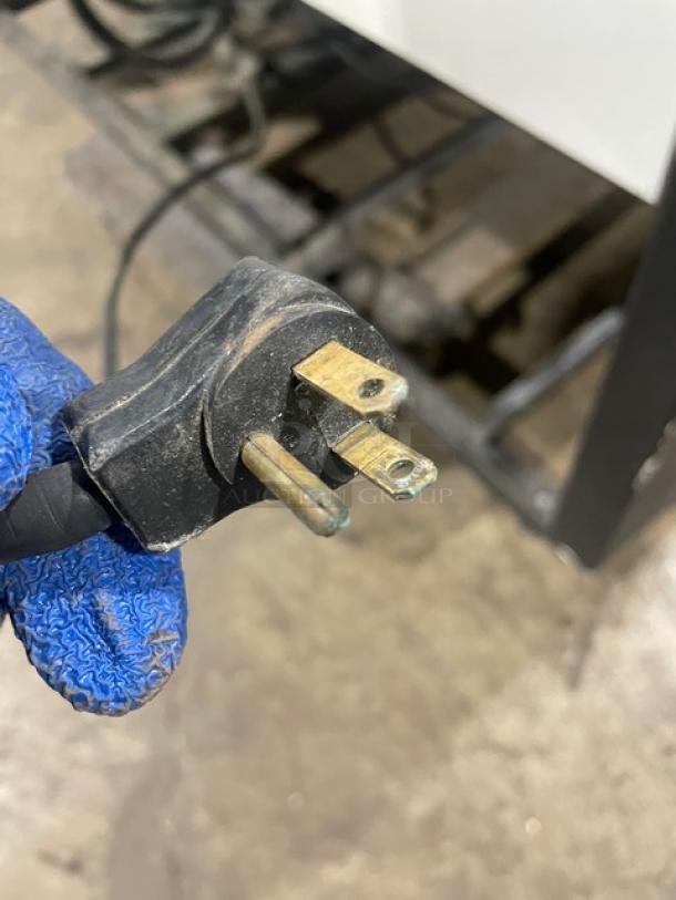 True GDM-41 Merchandiser Refrigerator plug, 115V 1 Phase, shows moderate wear, suitable for commercial use.