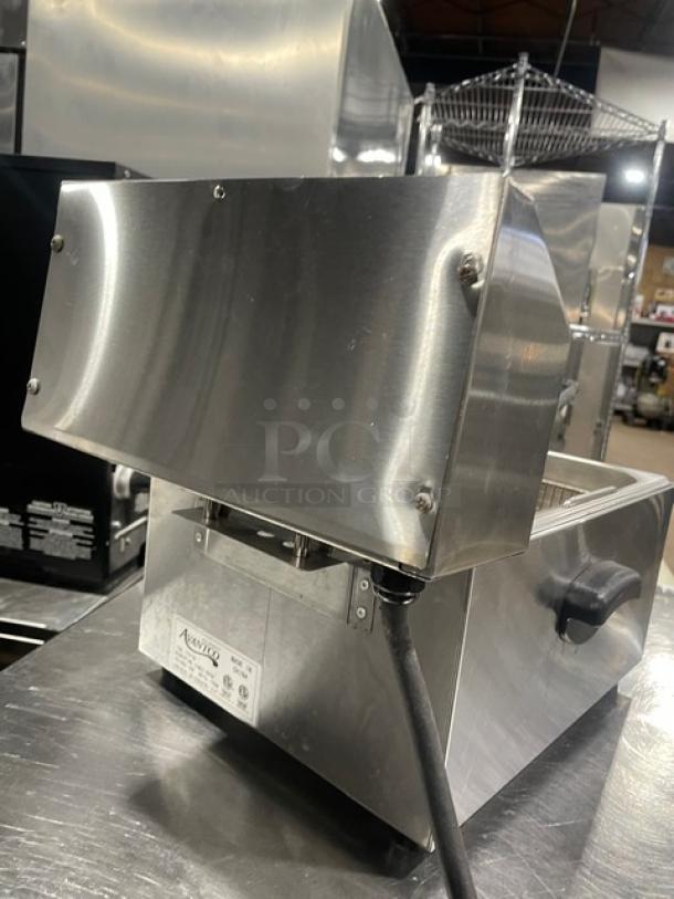 Avantco 177F100 commercial stainless steel deep fat fryer with backsplash, fry basket, 120V, lightly used condition.