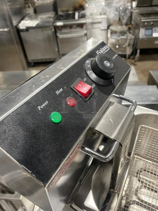 Avantco 177F100 commercial stainless steel countertop deep fat fryer with backsplash, fry basket, power and heat indicators.