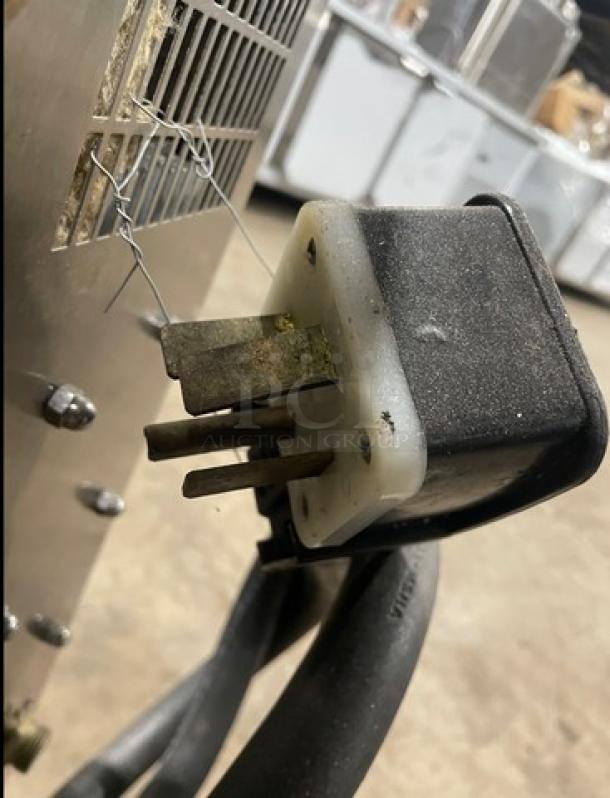 AccuTemp Evolution Series E62083E15000250 commercial stainless steel electric countertop steamer plug, 208V 3-phase.