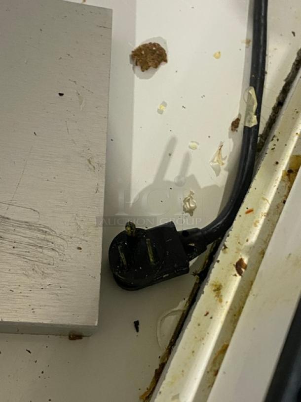 True TPP-67 pizza prep table plug detail on casters. Stainless steel, two doors, 115V, 1 Phase power. Model: TPP-67 SN: 1-4237102.