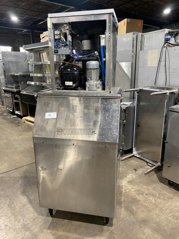 Manitowoc RNF0620W stainless steel air-cooled ice machine with bin, on legs; 115V, 1 phase, serial M09185552018.