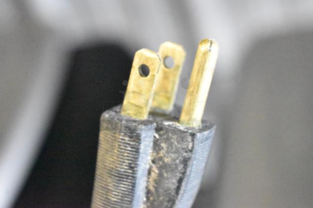 Close-up of a three-prong plug on the 2016 Hobart HTi-7LH Commercial Countertop Scale, 120/208-240V, tested and working.