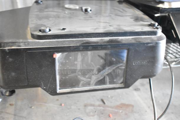 2024 Hobart HTi-7LH4W commercial scale with screen damage and missing button. Tested working. 120/208-240V, 1 phase.