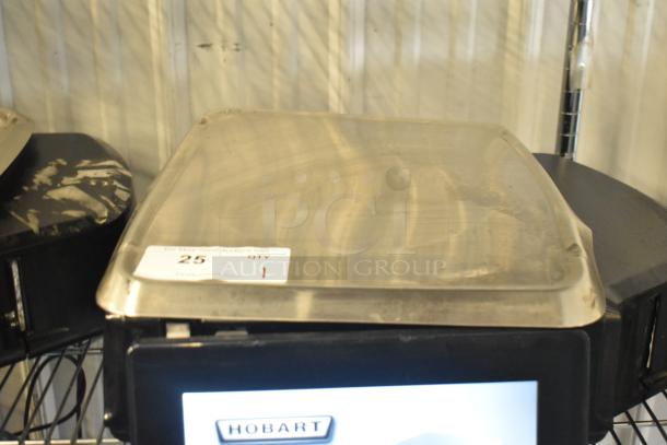 2024 Hobart HTi-7LH4W scale, screen damage, missing left button. Tested, working, 120/208-240V, 1 phase.
