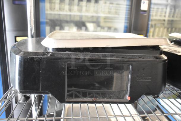 2024 Hobart HTi-7LH4W commercial countertop scale, screen damage, missing left button, tested and working, 120/208-240V, 1 phase.