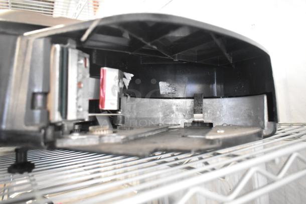 2016 Hobart HTi-7LH commercial scale, missing power cord and back right leg, tested and working, 120/208-240V, 1 phase.