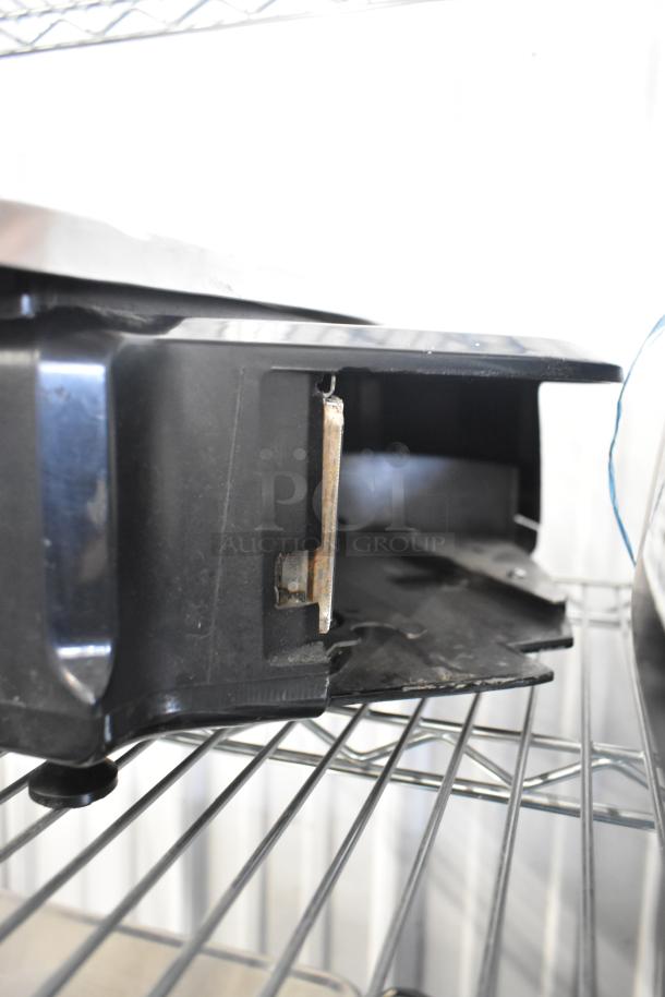 2019 Hobart HTi-LH3W commercial countertop scale, screen damaged, 120/208-240 volts, 1 phase, tested and working.