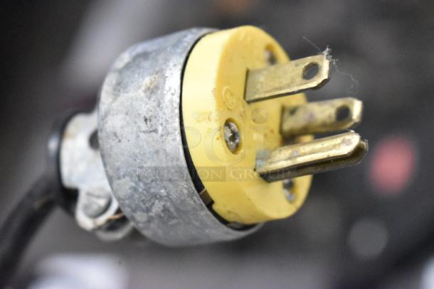 Berkel 522 Commercial Countertop Scale plug, showing a metal and yellow plastic connector, 120 Volts, 1 Phase.