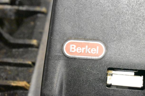 Berkel 522 Commercial Countertop Scale with label printer, features 120 volts, 1 phase, brand logo visible on black surface.