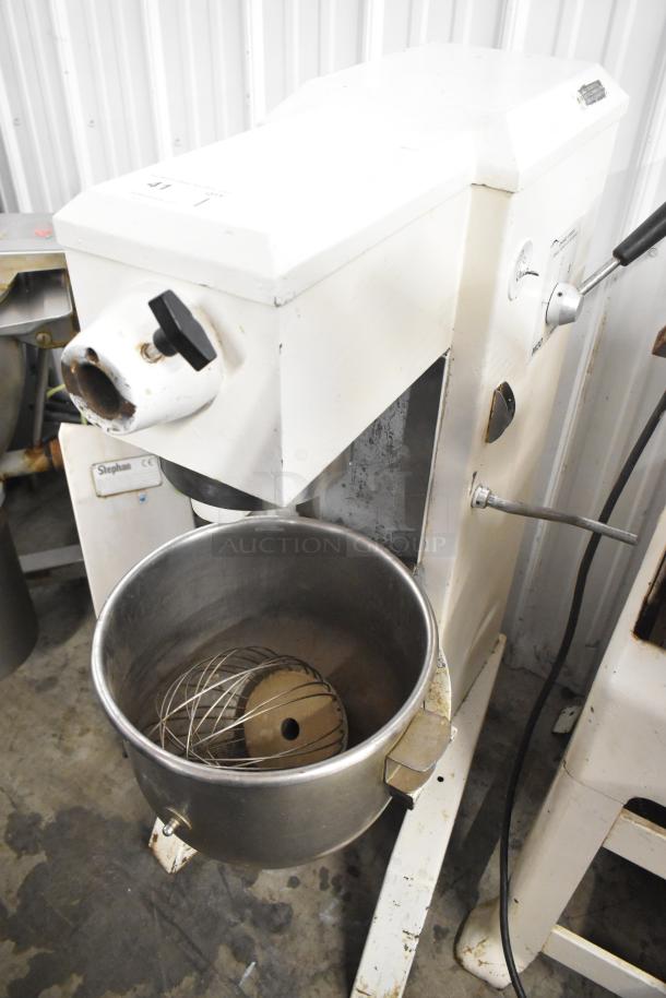 Univex M30 30-quart planetary dough mixer with bowl and whisk attachment, 115V, floor-style, commercial use.