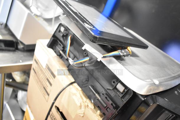 2016 Hobart HTi-7LH metal commercial countertop food scale. Screen broken, non-functional. 120/208-240V, 1 phase.