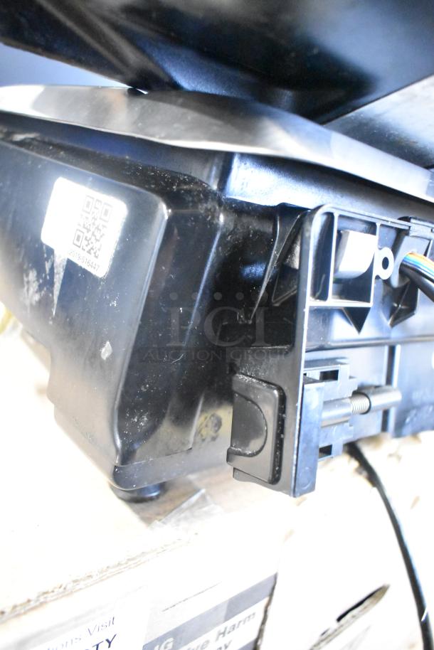 2016 Hobart HTi-7LH metal countertop food portioning scale, black, screen broken, tested and does not power on.