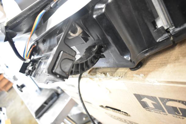 2016 Hobart HTi-7LH metal food portioning scale, black, screen broken, tested working, does not power on, 120/208-240V.