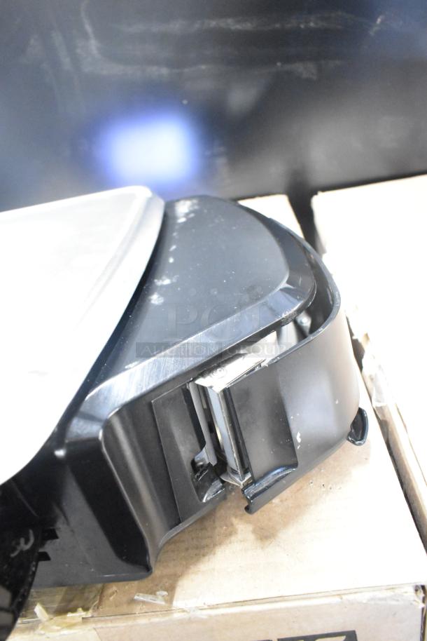 2016 Hobart HTi-7LH Metal Commercial Food Portioning Scale, broken screen, does not power on, tested. Model HTi-7LH.