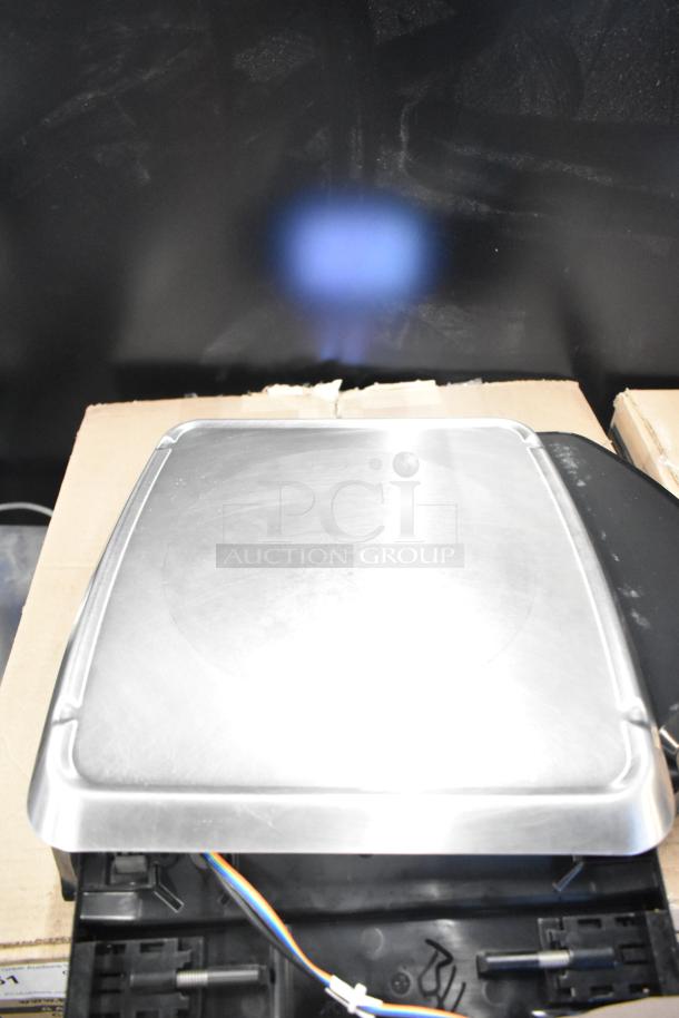 2016 Hobart HTi-7LH metal commercial countertop food portioning scale, top view. Screen broken, does not power on.