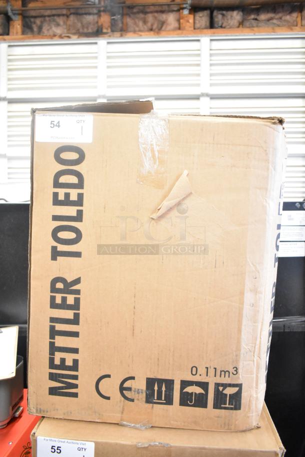 Cardboard box labeled "Mettler Toledo" containing FreshWay Scale, 100-240V, 1 Phase, in new condition. Packaging shows handling symbols.