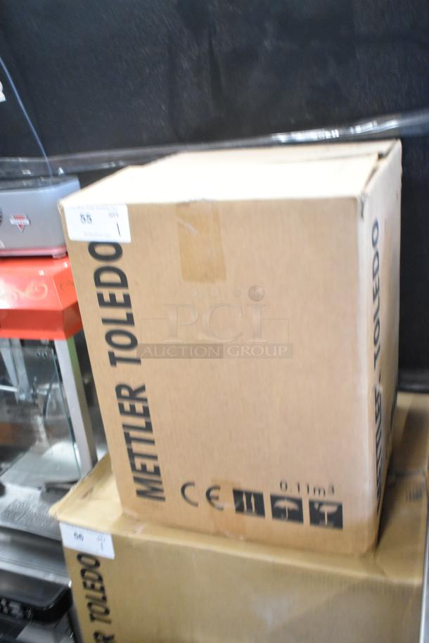 Mettler Toledo FreshWay Scale Set Up in sealed box. Markings indicate 100-240 Volts, 1 Phase, with CE and handling symbols.