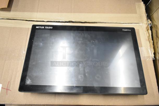 Mettler Toledo FreshWay Scale, power 100-240V, 1 Phase, on packaging. Visible brand and model on screen bezel.