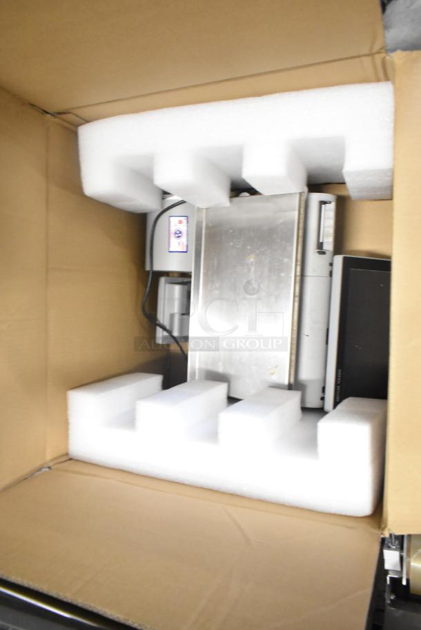 Mettler Toledo AM-5545 Commercial Countertop Scale, tested and working, 100-240V, 1 phase, in packaging with foam inserts.