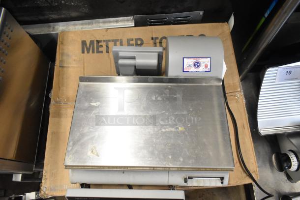 Mettler Toledo AM-5545 commercial countertop scale, stainless steel, tested and working, 100-240 volts, 1 phase.