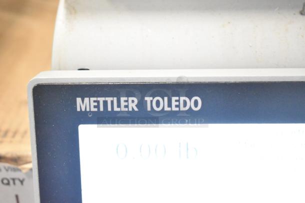 Mettler Toledo AM-5545 commercial countertop scale, tested working, 100-240 volts, 1 phase, clear display.