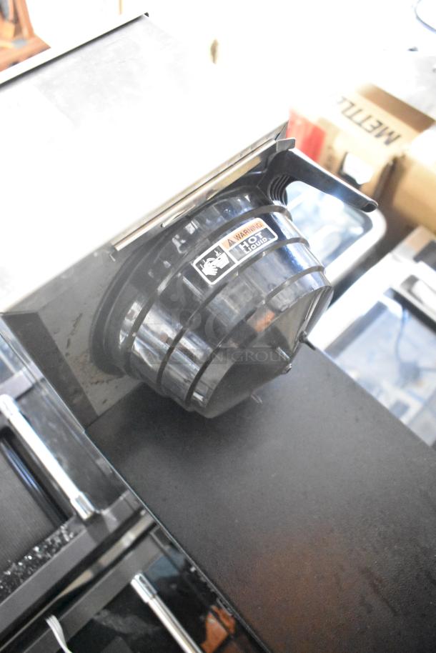 Bunn VPR countertop coffee machine, 2022 model, 120 volts, 1 phase. Features include visible "Hot Liquid" warning label.