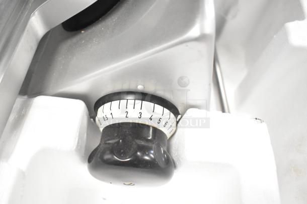 Bizerba GSP HD commercial meat slicer dial, showing thickness adjustments 0-7, in pristine condition.